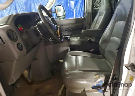 2013 Ford Econoline E250 Van z USA, uszkodzony, nr VIN 1FTNE2EL1DDA43377